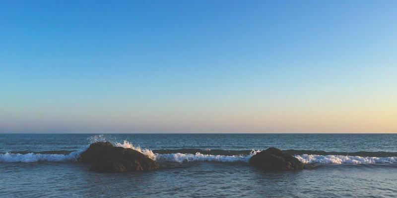 昌古鲁生态修复奇迹：从荒芜到绿洲，解锁露营与冒险新体验
